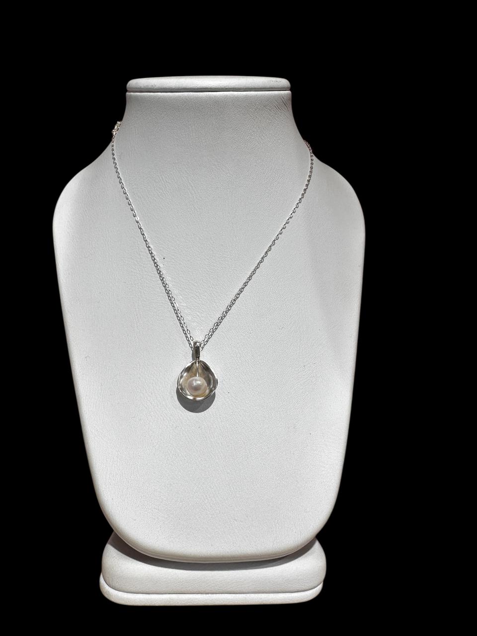 Dije Pistilo con Cadena