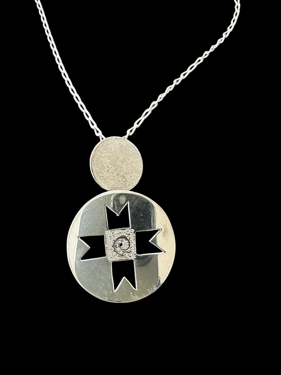 Collar sol de los pastos